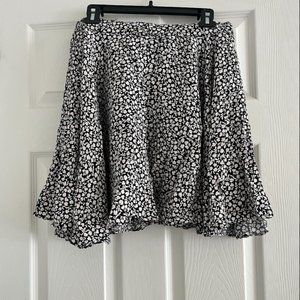 L White Flower Patterned Skirt